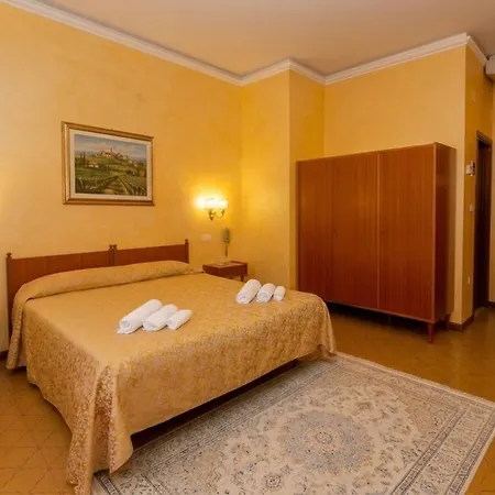 Hotel Holiday Hotel *