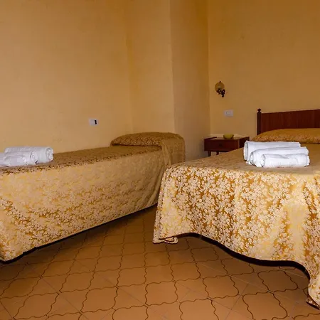 Hotell Holiday Magliano de' Marsi