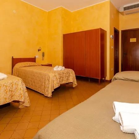 Hotel Holiday Magliano de' Marsi